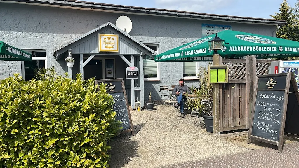 Gasthaus Petersberg restaurant in Pinnow