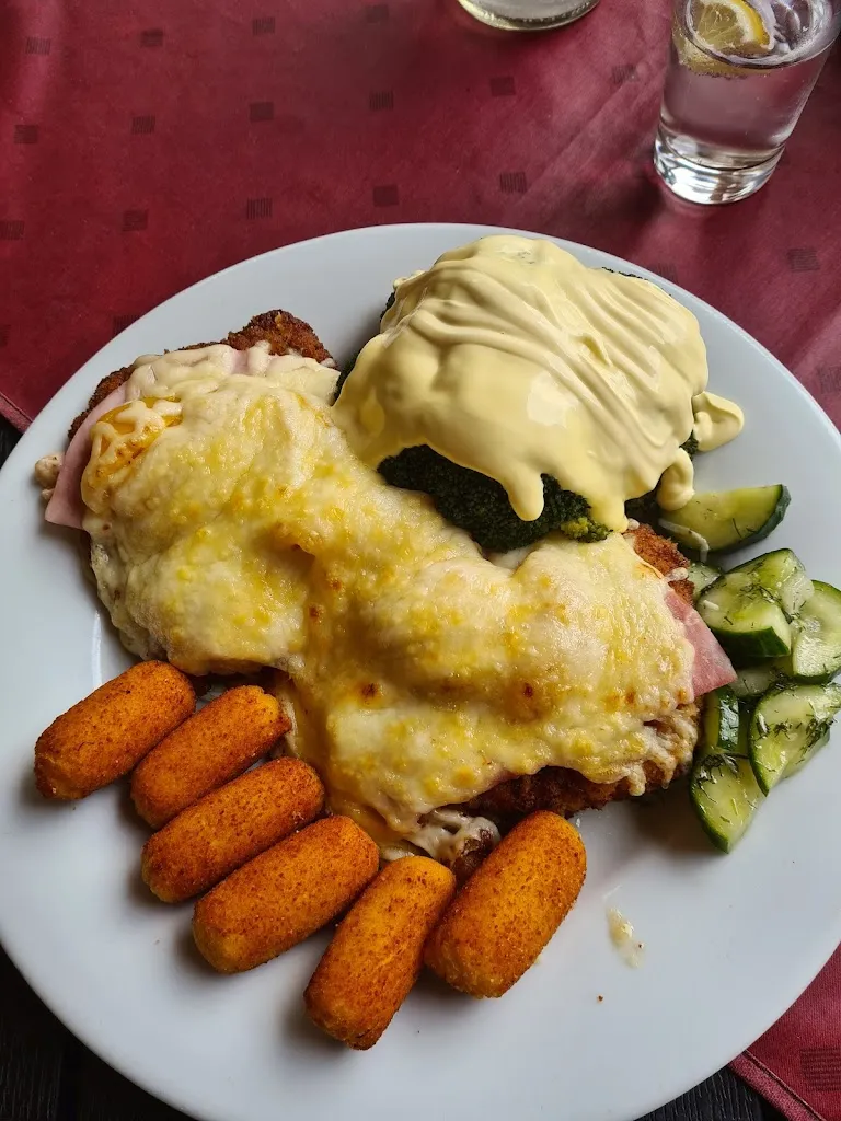 Katja Busack_Gaststätte Klüschenberg_Stargard_recensione