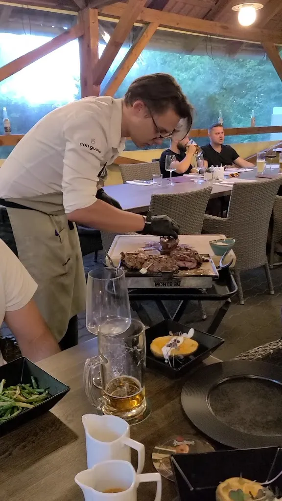 Restaurant a Steakhouse Monte Bú_Czechia_slider_image_2