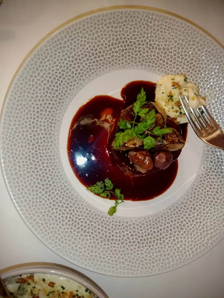 Ed Rowe_Vittorio Restaurant_Czechia_reseña