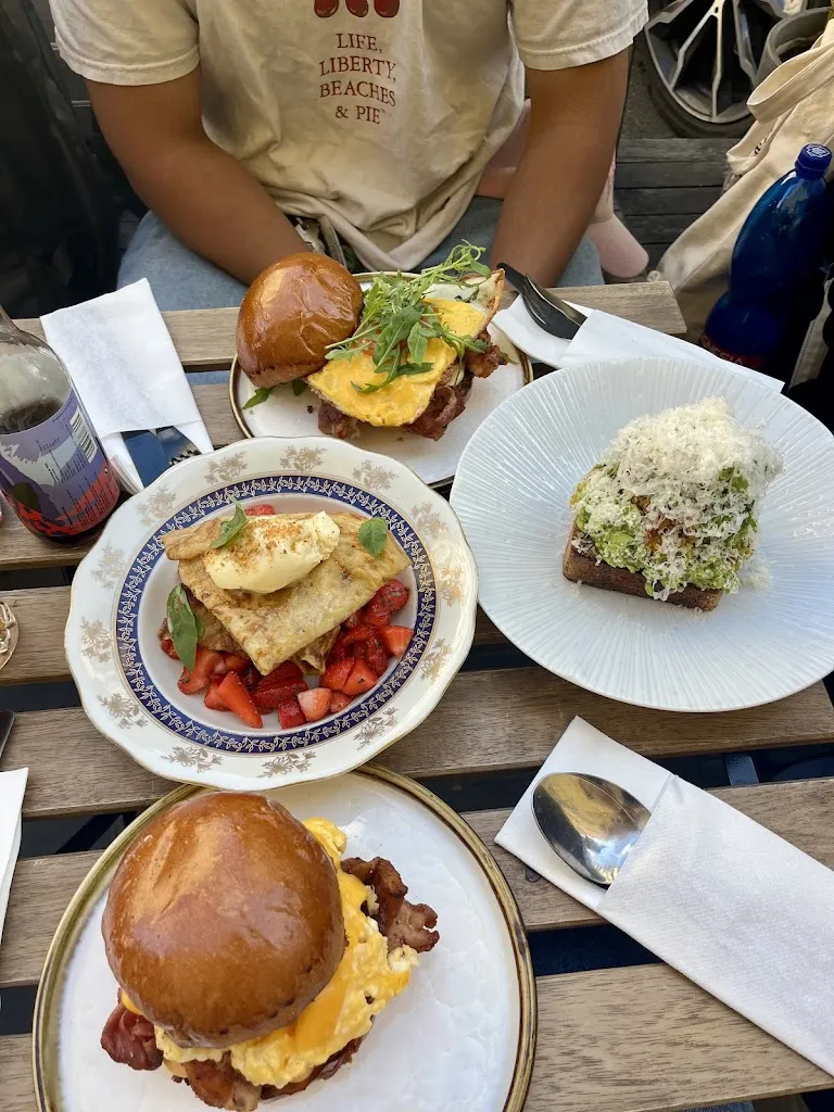 Tiina X_Eggo Truck Brno_Czechia_review