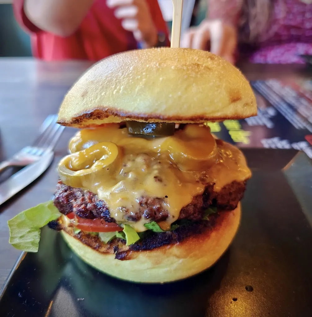 Deepesh Bakhru_Schlossburger_Brühl_recensione