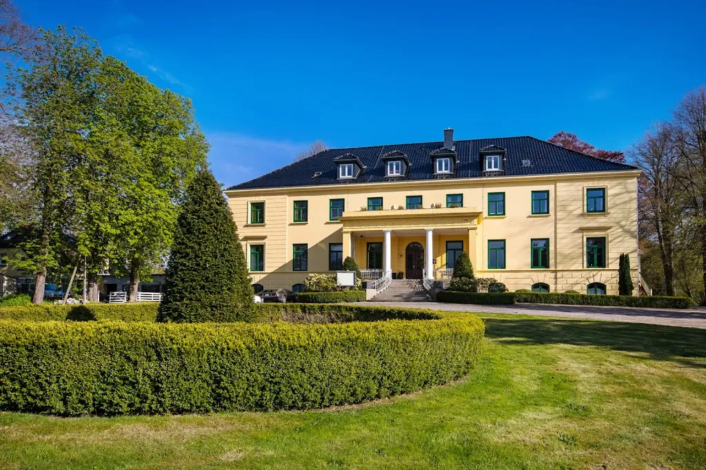 Lords to Huus - Schloss Harkensee_Dassow_slider_image_1