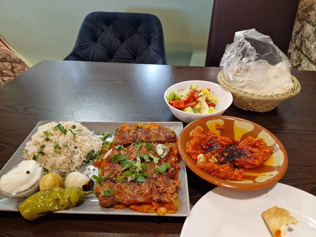 Aleppo Rose_Bonn_slider_image_3