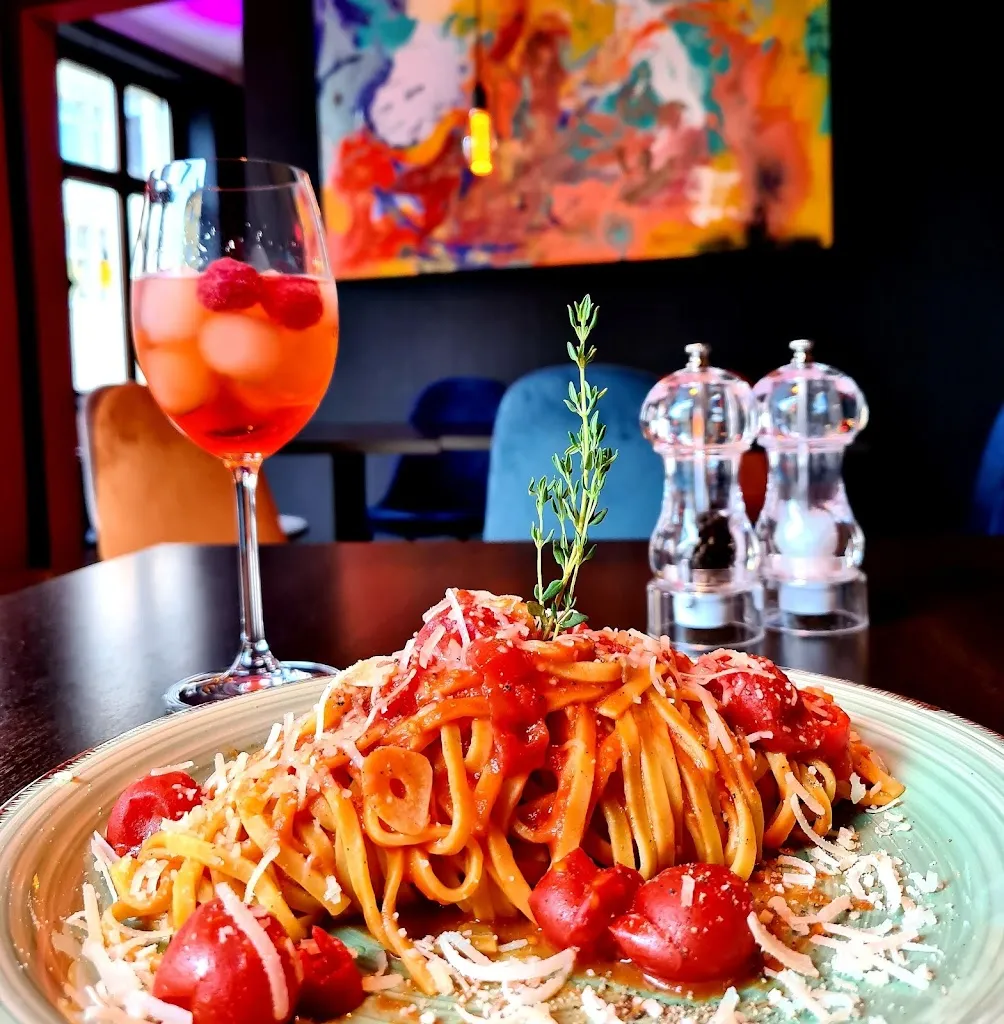 eat/ITALIAN PASTA & WINE BAR_Bonn_slider_image_3