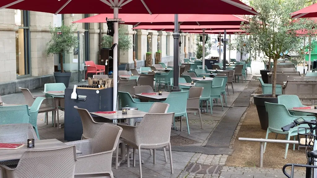 Giaccomo_Bonn_slider_image_1