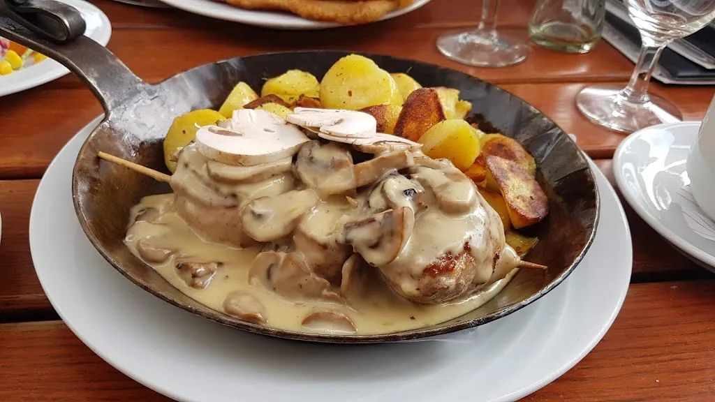 Em Höttche_Bonn_slider_image_3