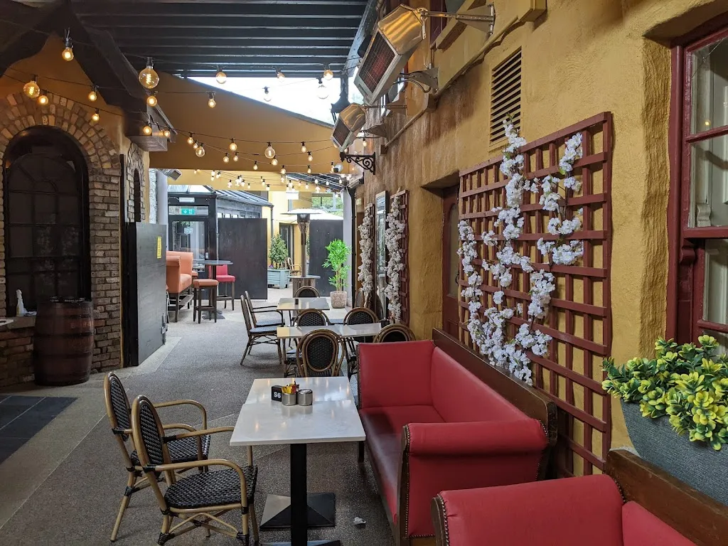 Teach Dolmain_Ireland_slider_image_1