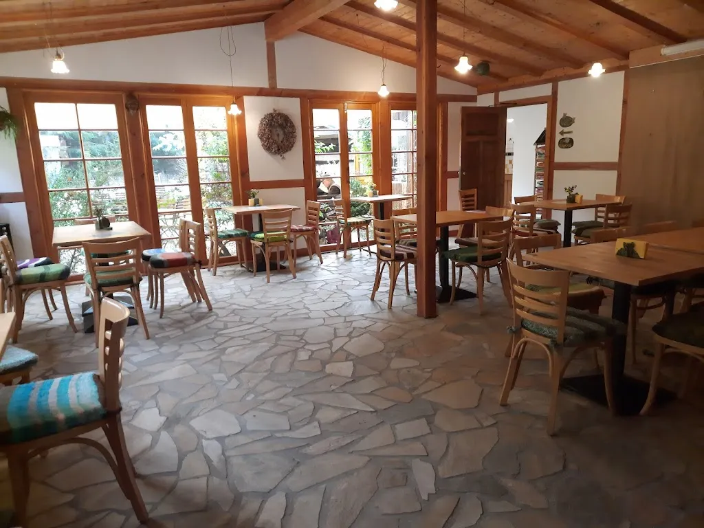 Waldcafé & Biergarten Meyers Hausstelle restaurant in Rostock