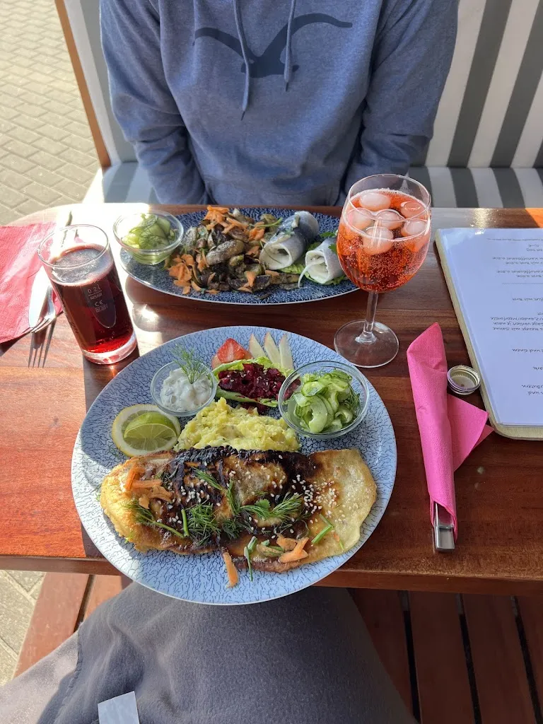 Ann Madsen_Kleine Brise Hafen Glowe_Glowe_review