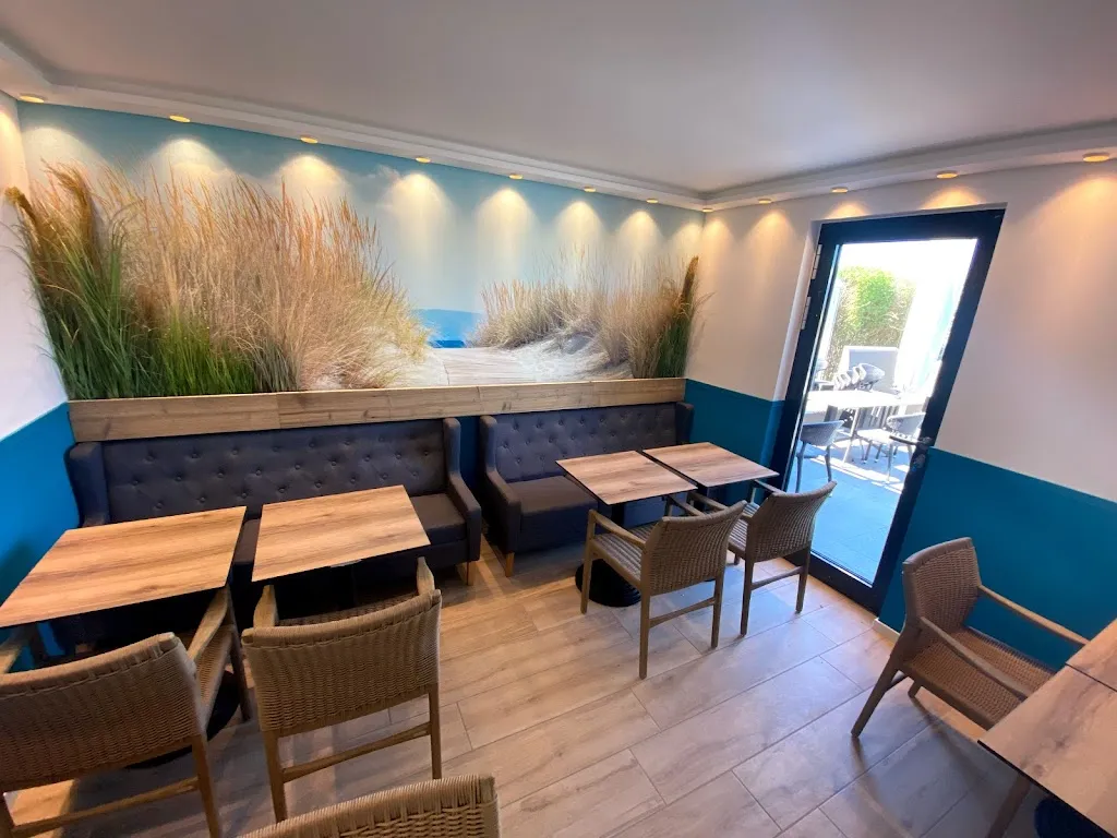 Strandcafé De Düün restaurant in Glowe