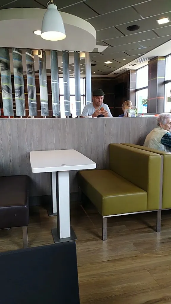 McDonald's_Süderholz_slider_image_2