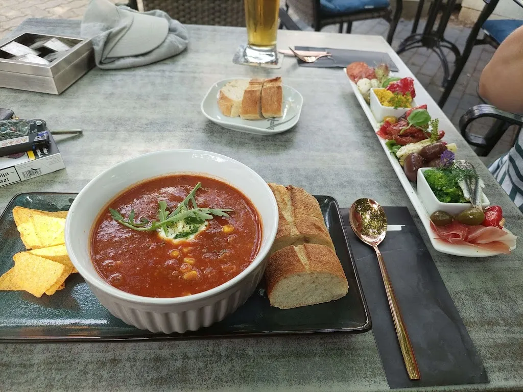 Menu_Cafe Romy_Zierow_image_3