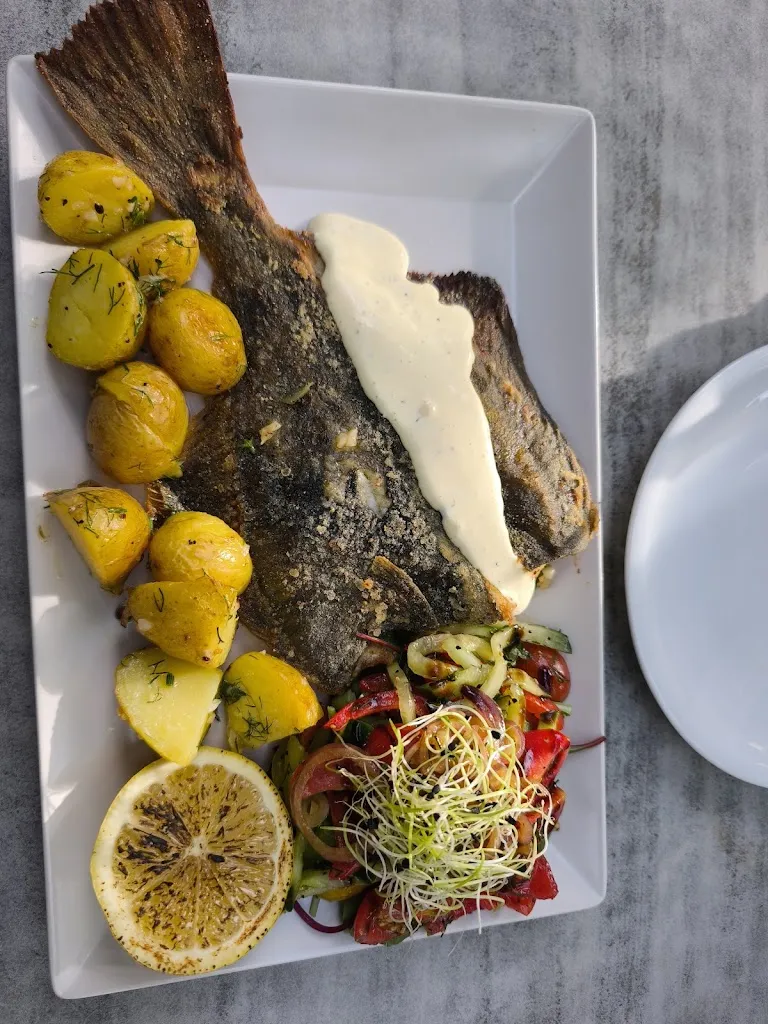 Tobias Klein_Cafe Romy_Zierow_review