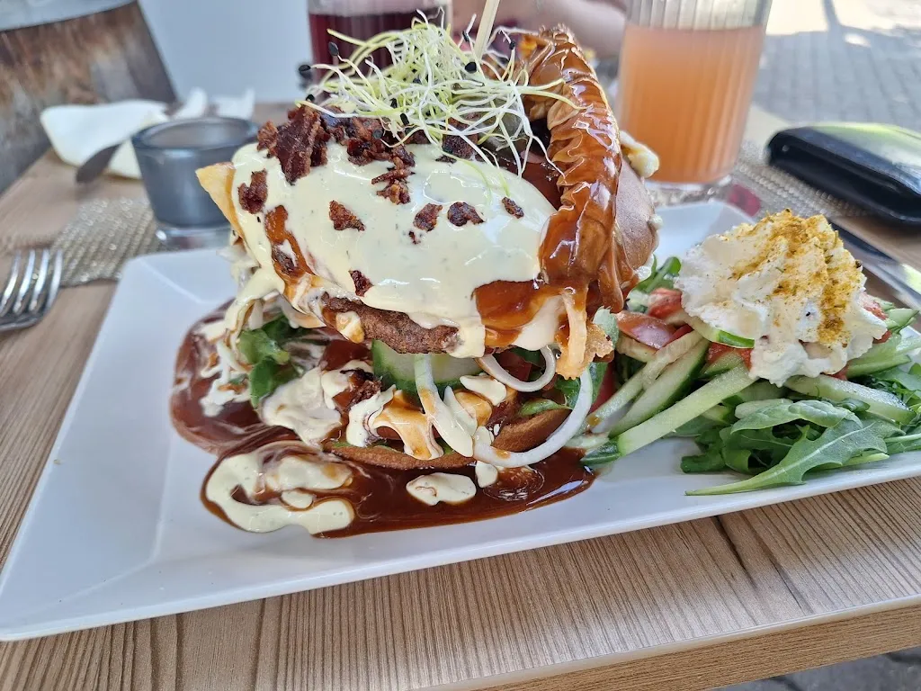 Julian Meier_Cafe Romy_Zierow_review