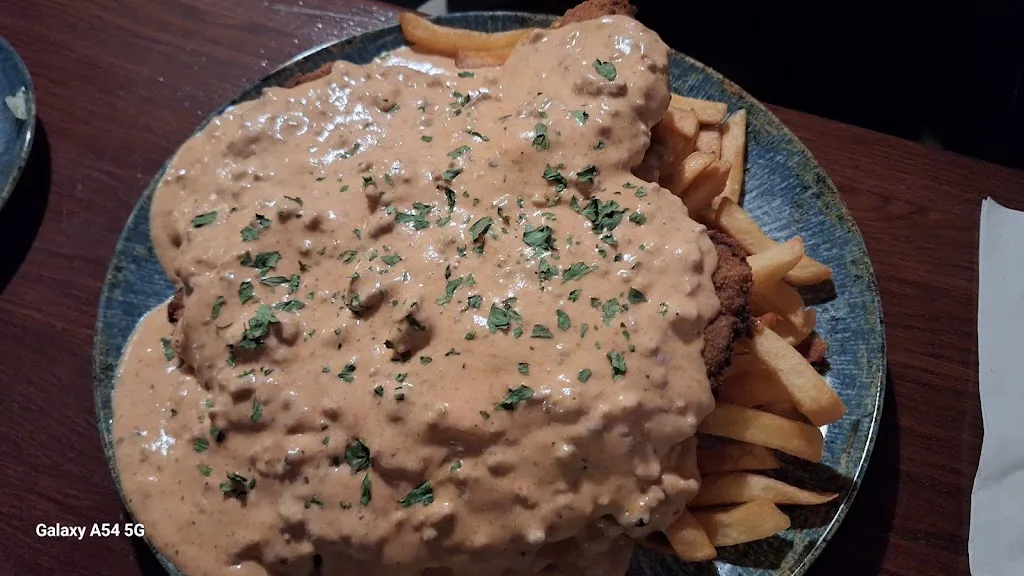 Boris Mihoci_Holzwurm Cafe-Bistro Pilsbar_Feucht_review