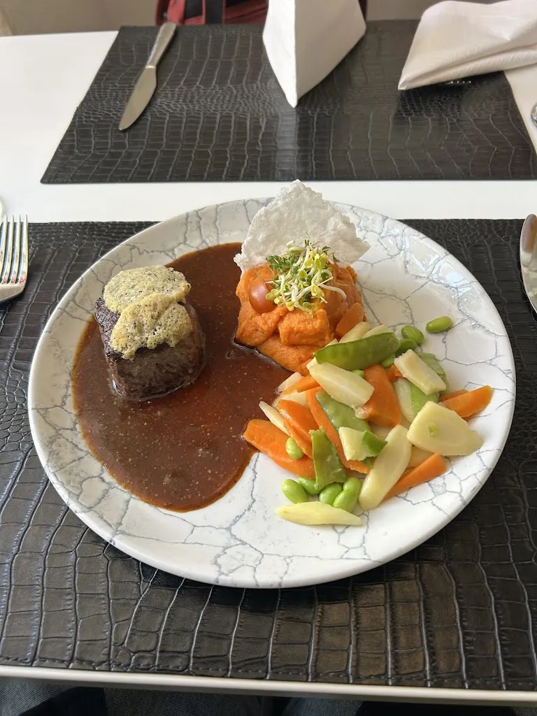 Kim Hennies_HITZEGRAD_Klütz_review