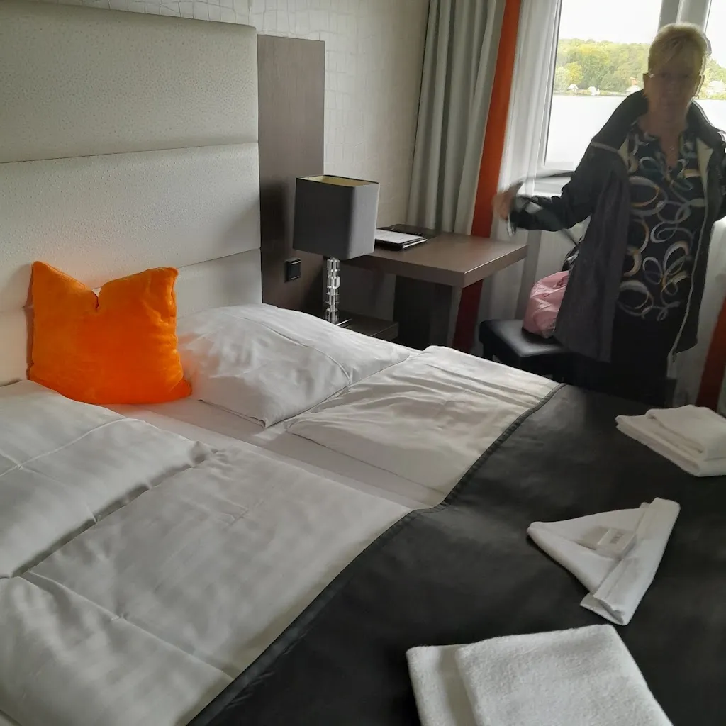 Seehotel Krakow am See_See_slider_image_3