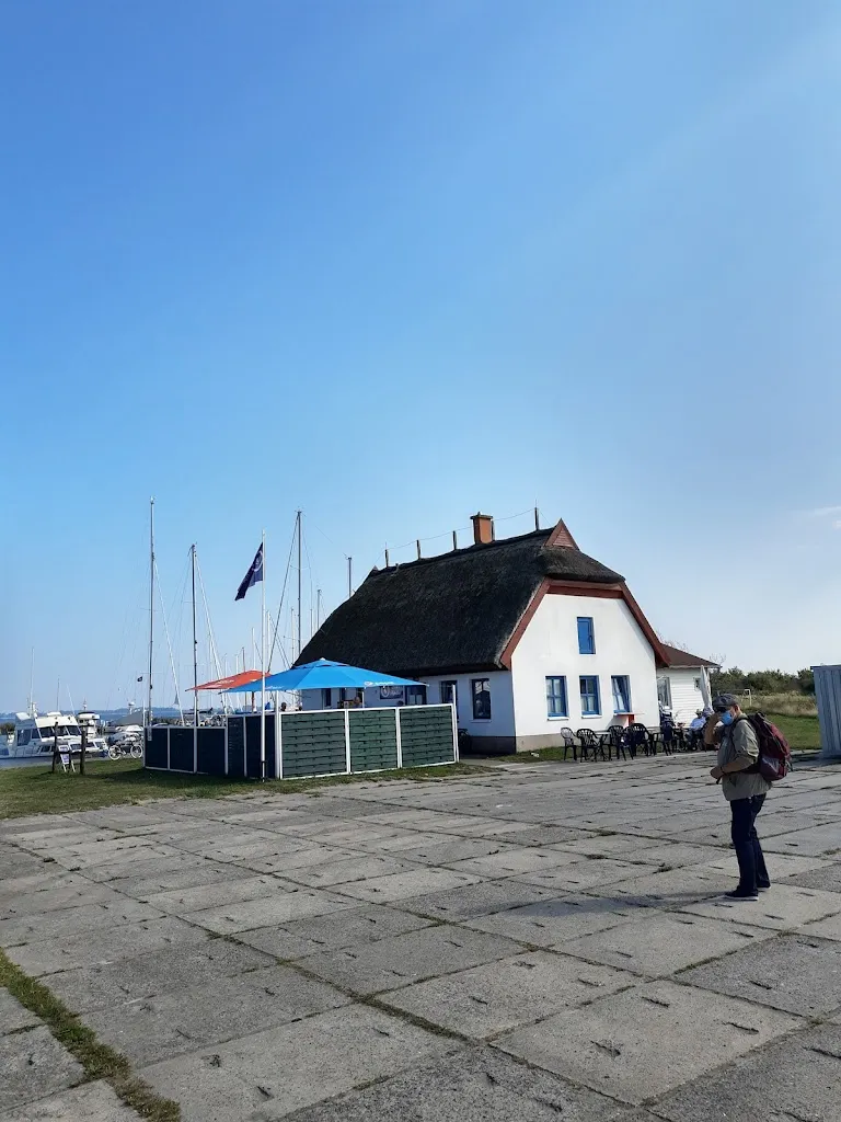 Frank R. Jaroszewski_Claudi´s HafenOase_Hiddensee_recensione