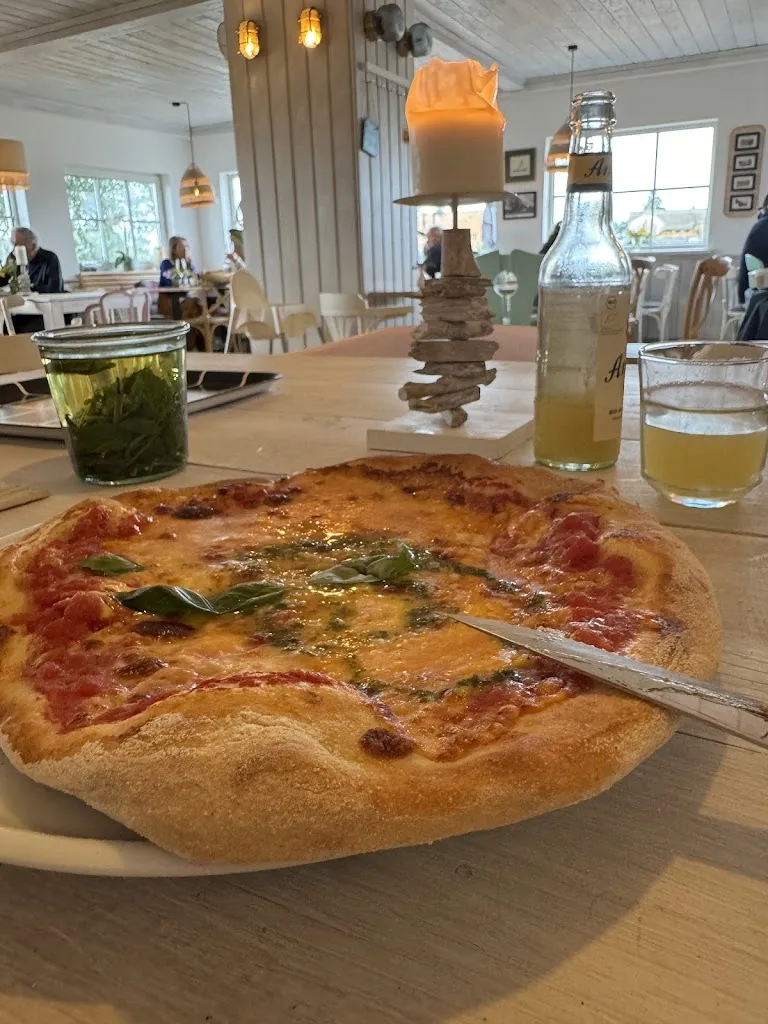 Stephan Lübke_Gaststätte Stranddistel_Hiddensee_review