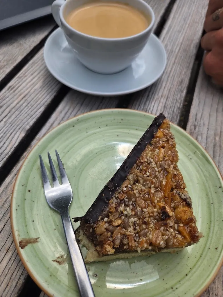 Phil Sperling_Tante Hedwig_Hiddensee_review