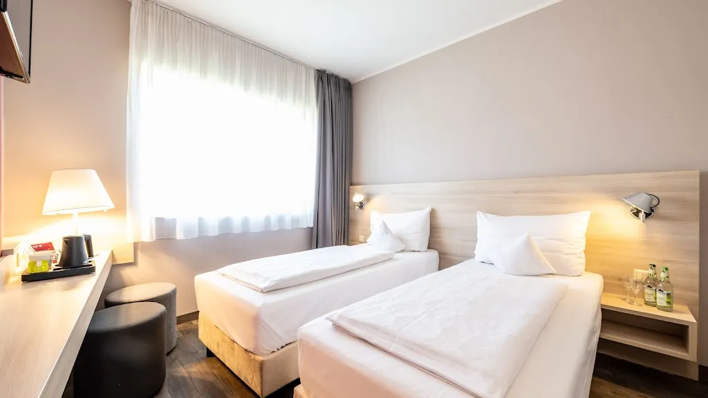 Serways Hotel Nürnberg Feucht Ost_Feucht_slider_image_3