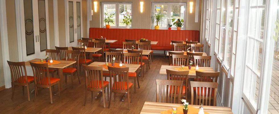 Gasthof Scharfe Kurve mit Hotel & Eiscafé restaurant in Lützow