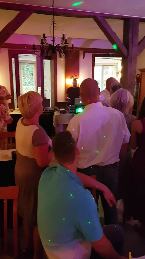 Gasthof Scharfe Kurve mit Hotel & Eiscafé_Lützow_slider_image_2