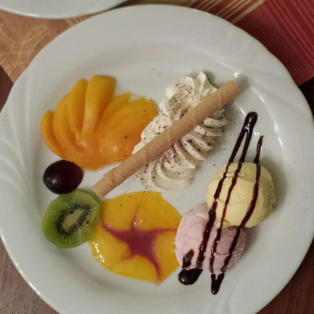 Gasthof Scharfe Kurve mit Hotel & Eiscafé_Lützow_slider_image_3