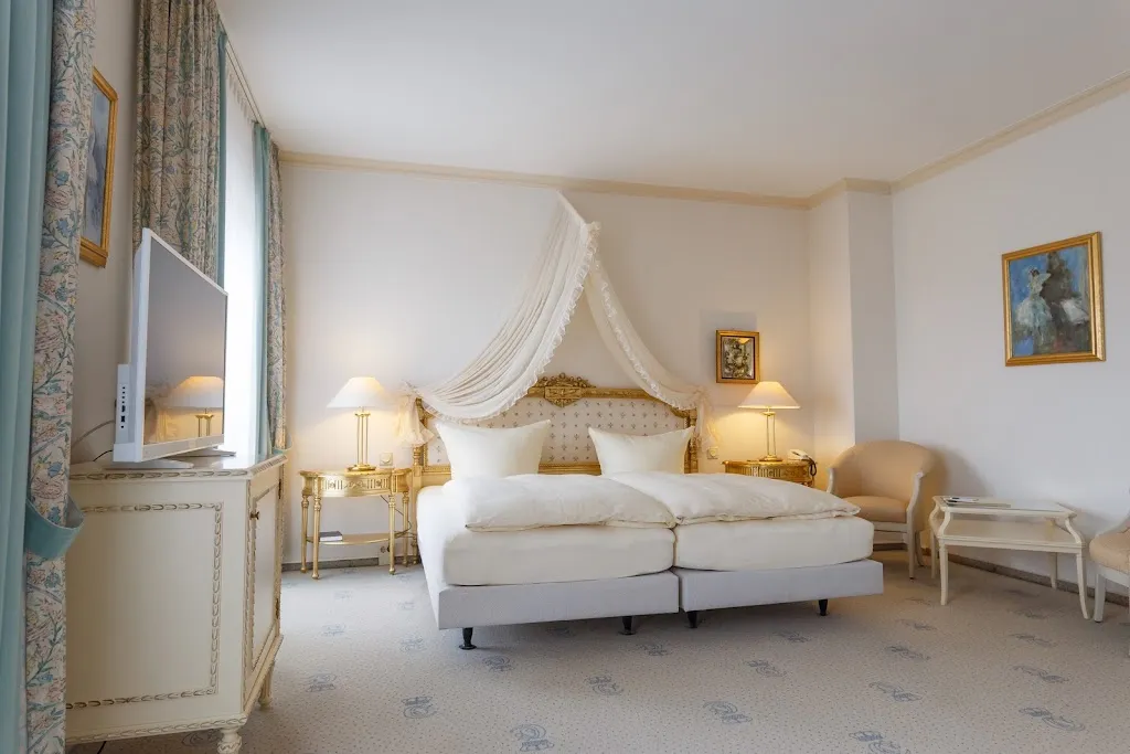 Hotel & Restaurant „Prinzenstube“ • Hotel Erbprinz Ludwigslust_Ludwigslust_slider_image_3