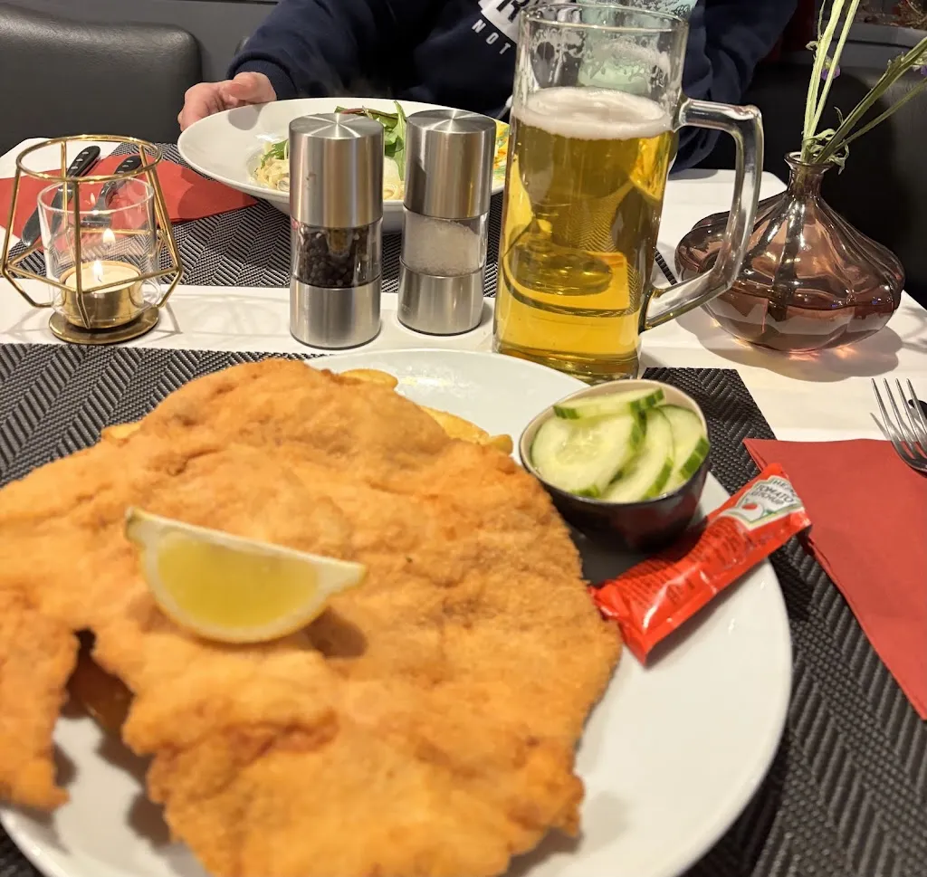 🇦🇹 Schnitzel Ösi Malchow Deutsches Haus 🇱🇻_Malchow_slider_image_2