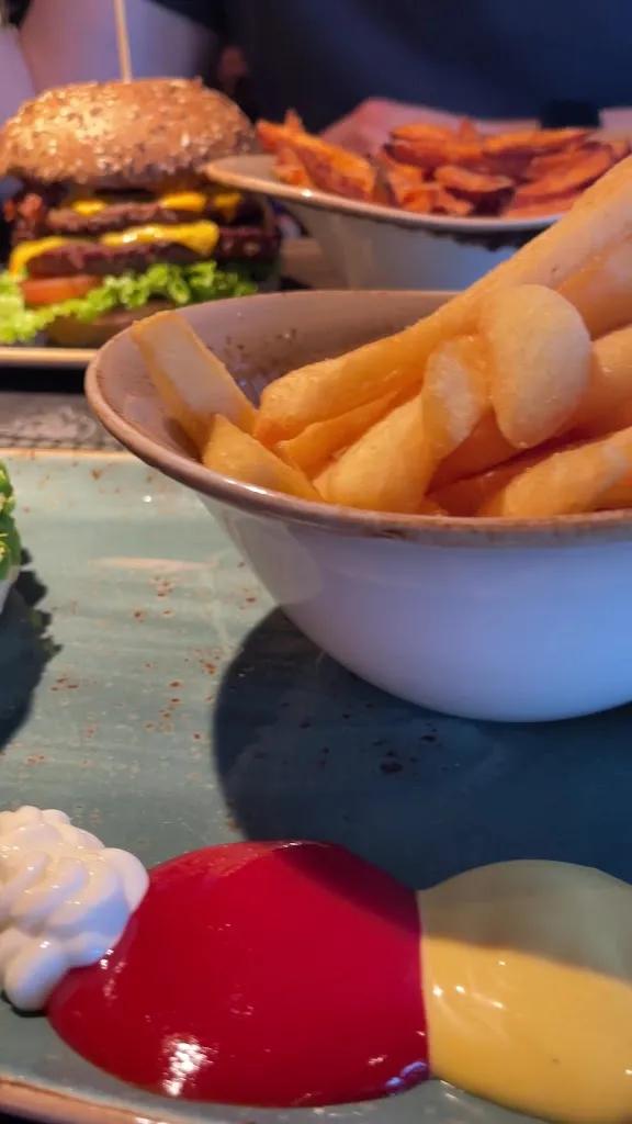 PETER PANE Burgergrill & Bar_Binz_slider_image_2