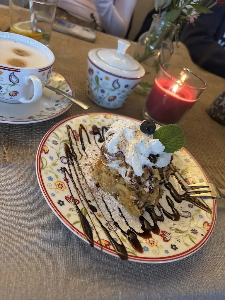 Ines Tonch-Fries_Avocado Restaurant_Baabe_review