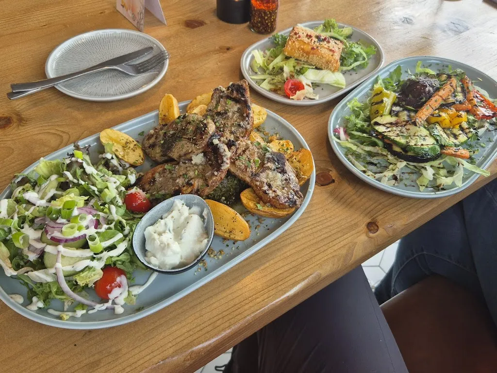 Markus Volk_Neo Kastro - griechisch-mediterranes Restaurant 🌿_Donau_reseña