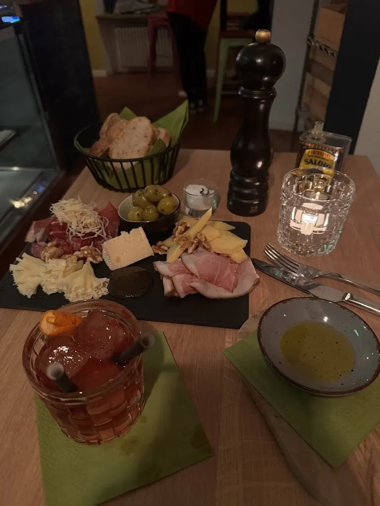 Café Zum Rufer_Donau_slider_image_3