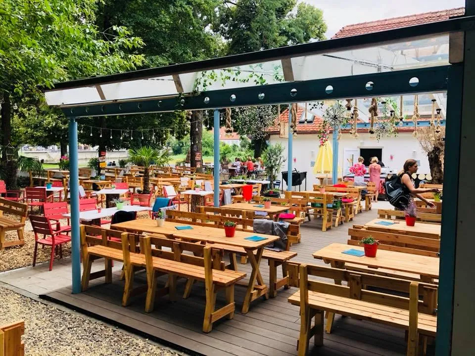 Pier77 restaurant in Donau