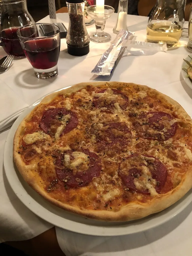 Anonym B_Restaurant La Perla_Donau_review