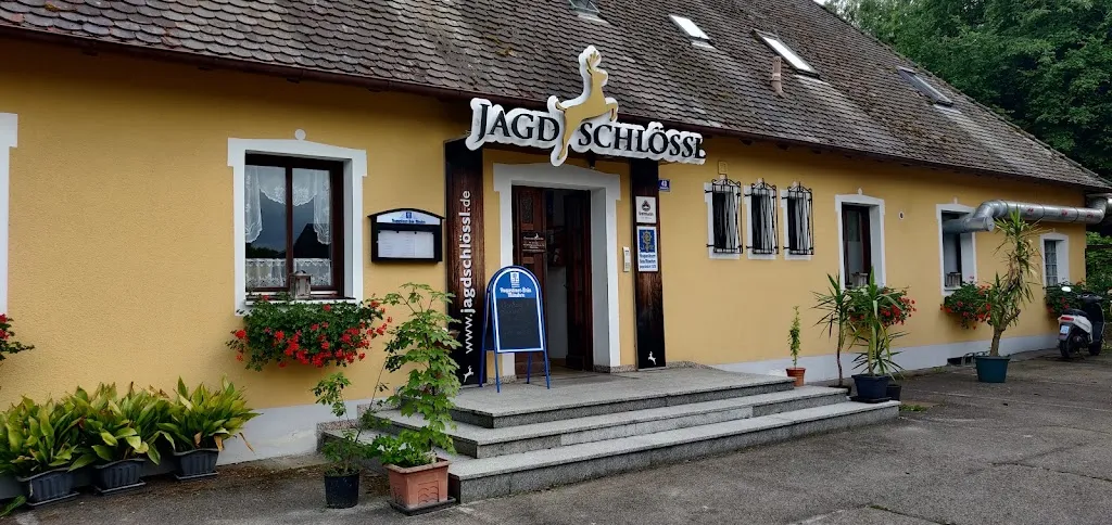 Jagdschlössel Neuburg restaurant in Donau
