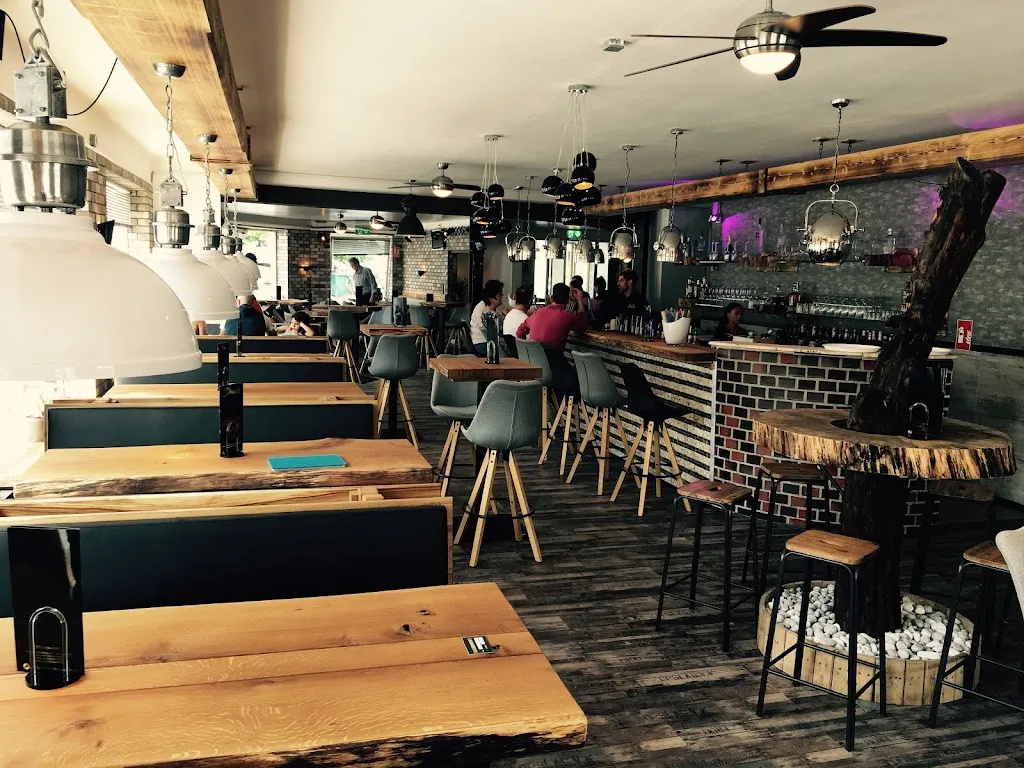 Huba Neuburg - Tex Mex - Burger - Cocktails_Donau_slider_image_1