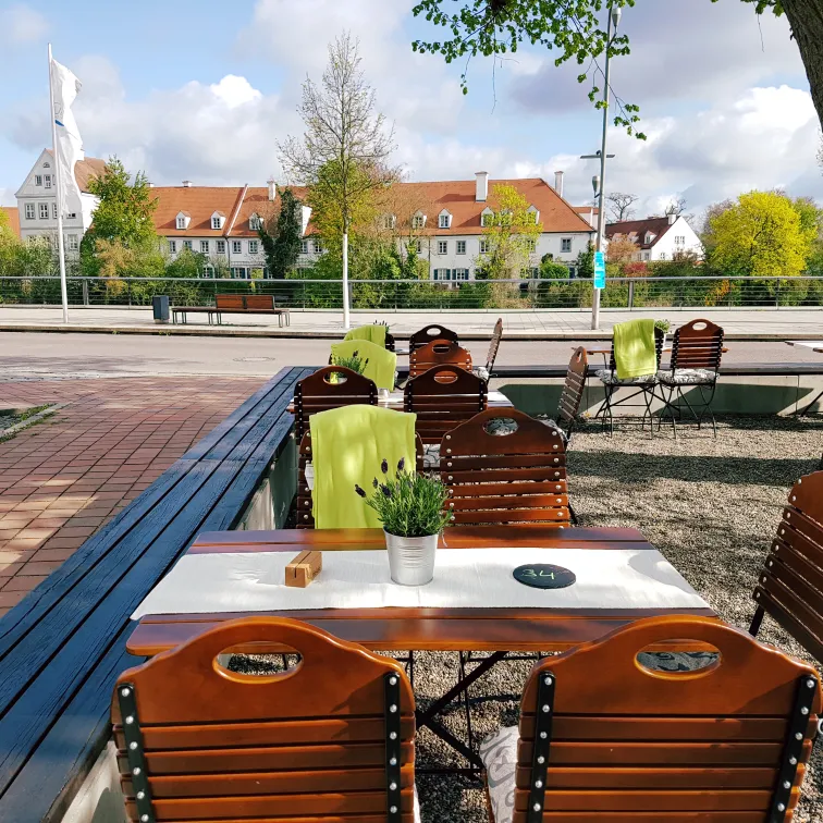 Mary's Café Lounge restaurant in Donau