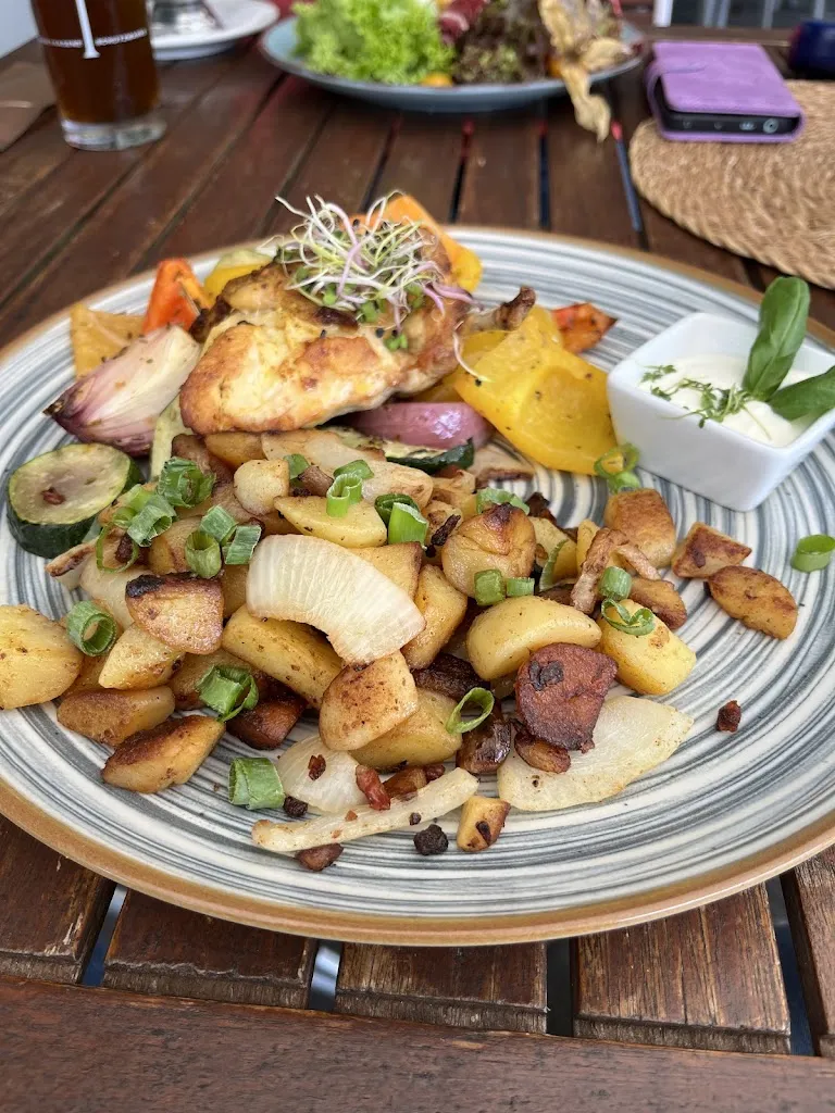 Hermann weiß_Hafengaststätte Möwennest - Matthias Schmidt_Rechlin_review