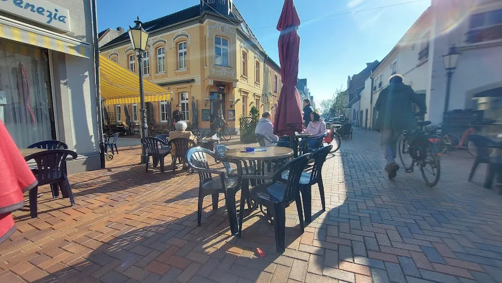 Eis - Cafe Venezia restaurant in Rheinberg