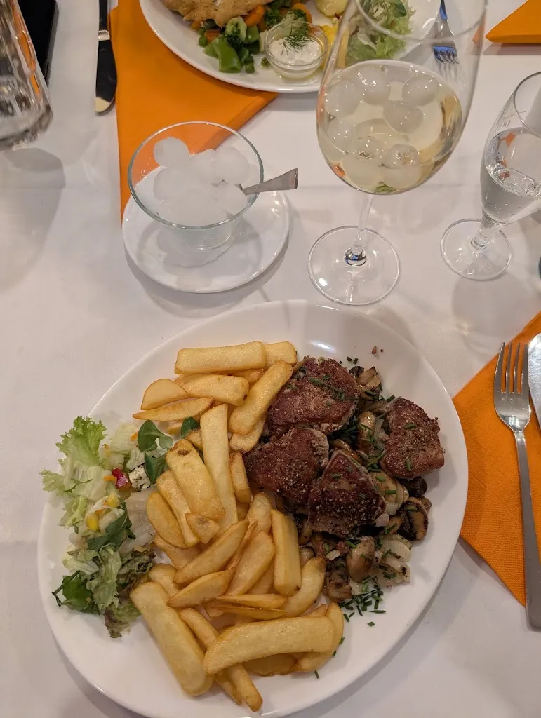 RAMONA HEINRICH_Hotel-Pension 