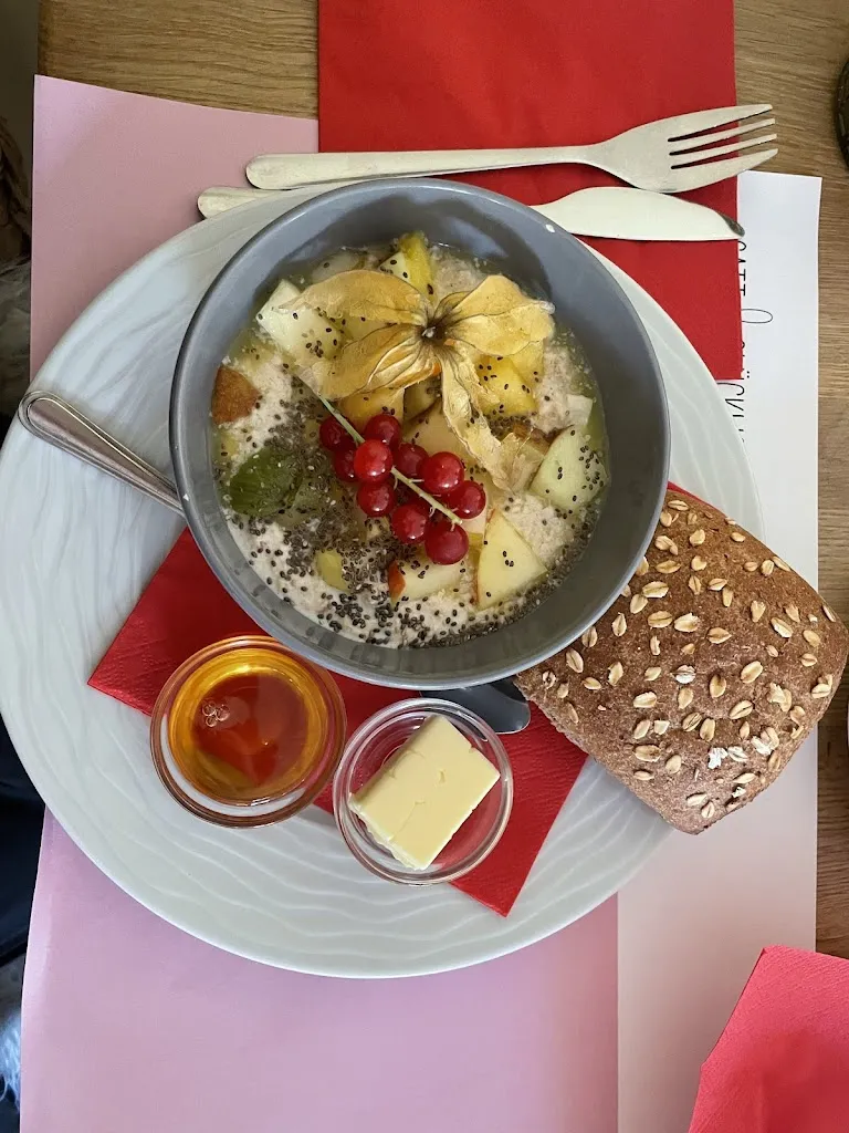 Steph V._SATT & GLÜCKLICH_Feldkirchen-Westerham_reseña