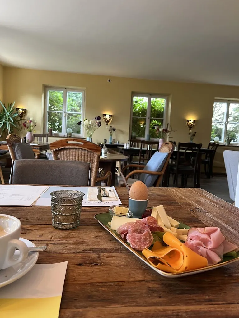 Sere N_SATT & GLÜCKLICH_Feldkirchen-Westerham_reseña