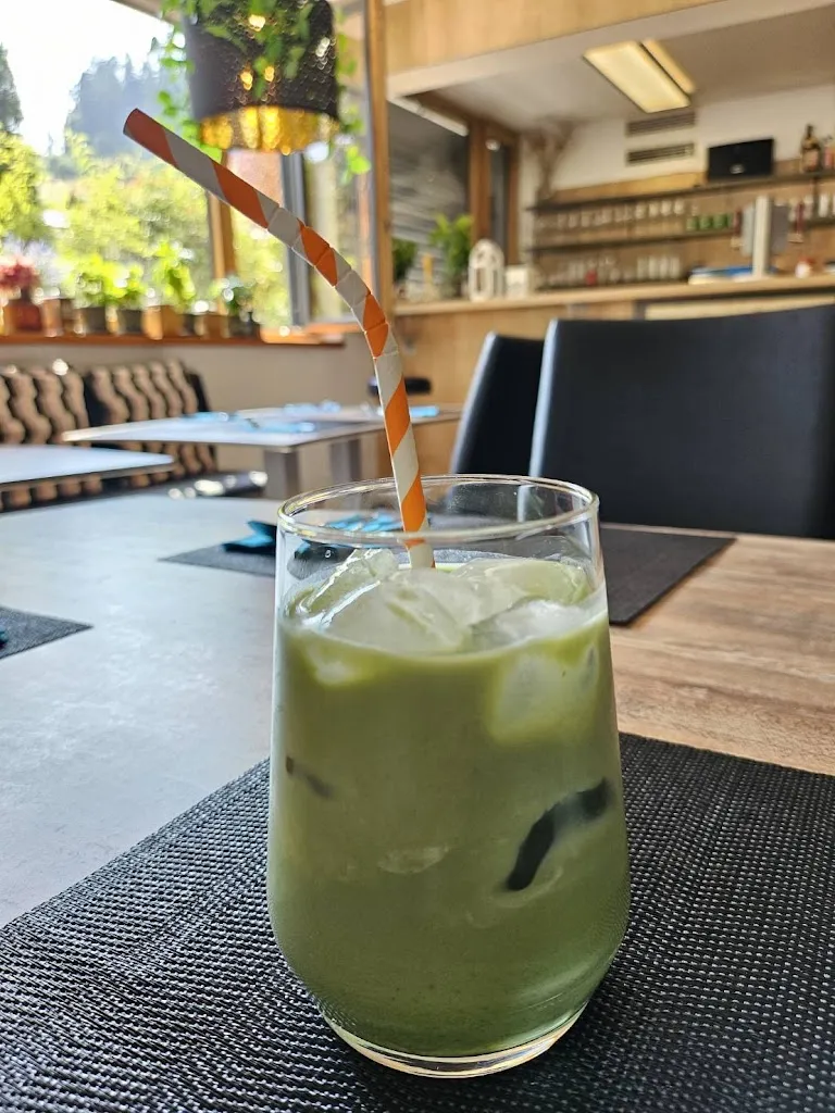 Rooftop Beach_Cafe-Restaurant 'Klein, aber Fein'_Austria_review