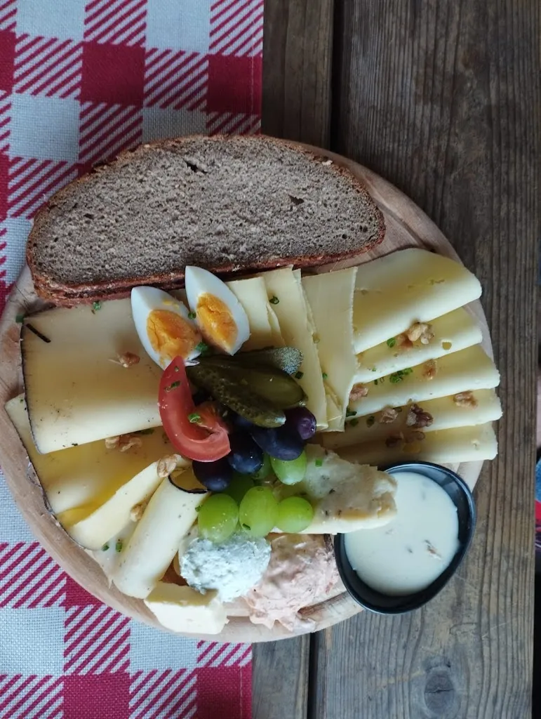 Alexandra Wagner_Jausenstation Rangetiner_Austria_review