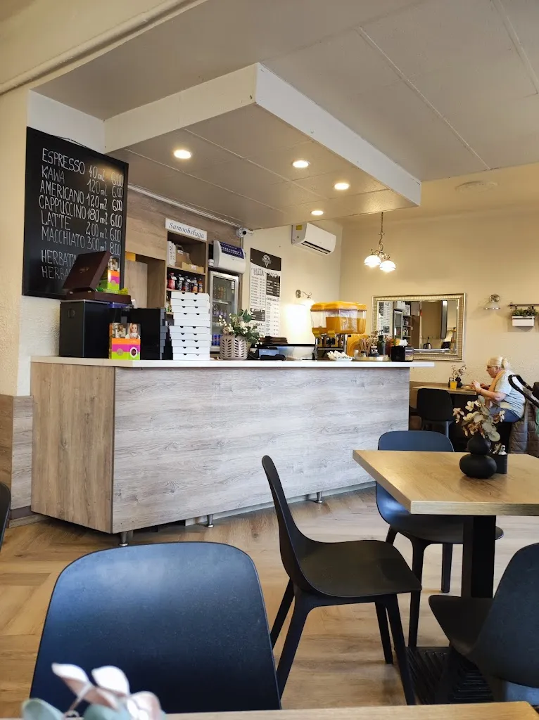 Pod 13. Pizzeria_Poland_slider_image_3