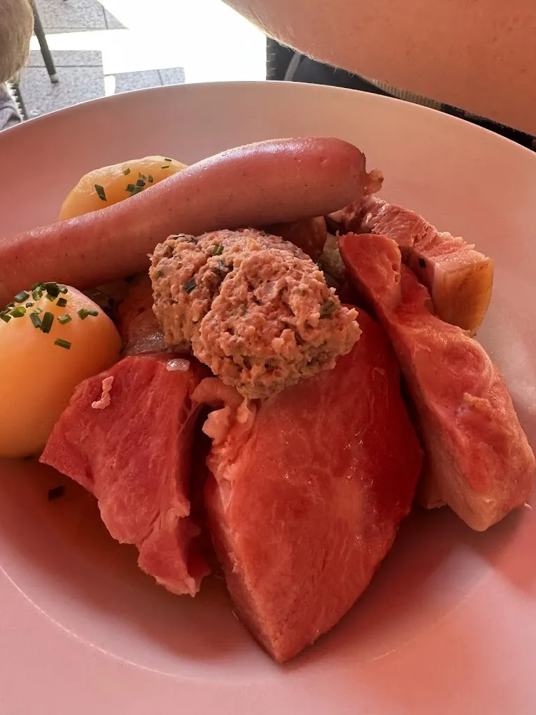 Debrah Dyck_Aux Armes de Strasbourg_France_review