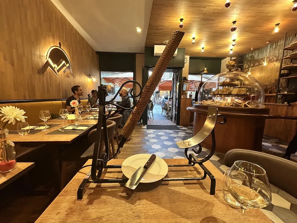 La Cloche à Fromage RESTAURANT_France_slider_image_3